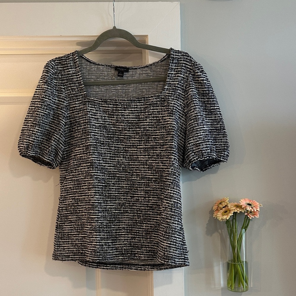 Ann Taylor Black and White Textured Blouse 🖤